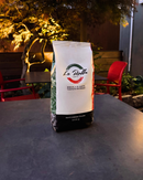 La Ruffa Caffè – italienischer Espresso, 1000g ganze Bohnen, draußen auf Tisch im Abendlicht fotografiert