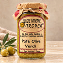 Grüne Olivencreme Paté di Olive Verdi von Delizie Vaticane di Tropea, 230 g – Produktaufnahme auf hellem Stein mit grünen Oliven