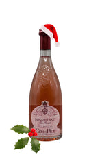 Rosa dei Frati Vino Rosato Flasche von Ca' dei Frati, mit Weihnachtsmütze und Mistelzweig vor weißem Hintergrund.